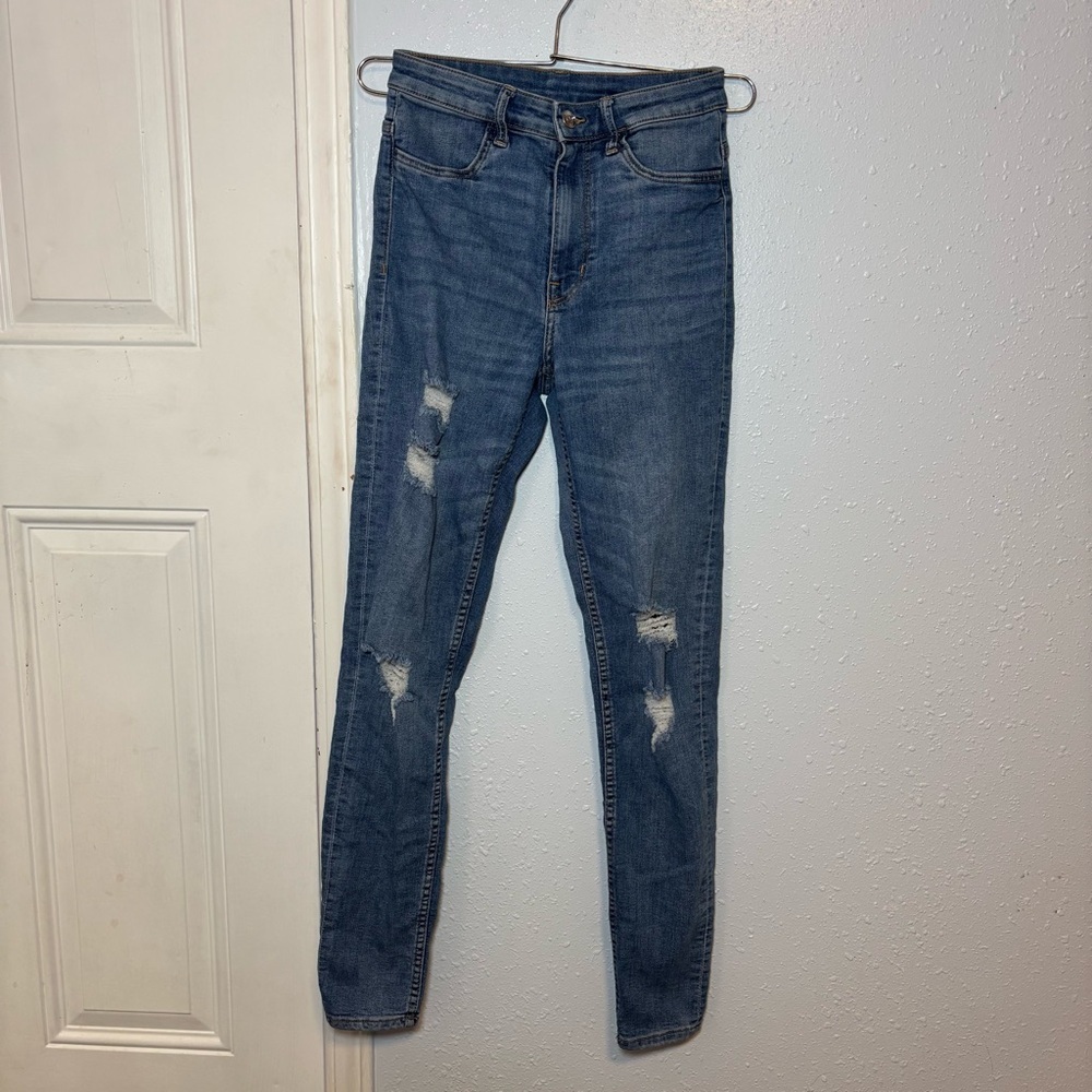 Divided Women's Skinny Jeans - Medium Blue Distressed